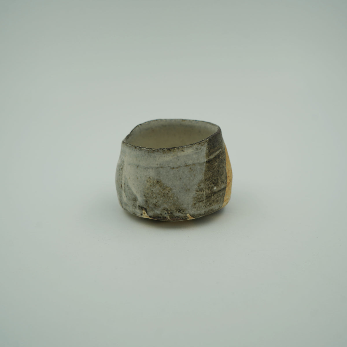 ぐい呑　粉引き