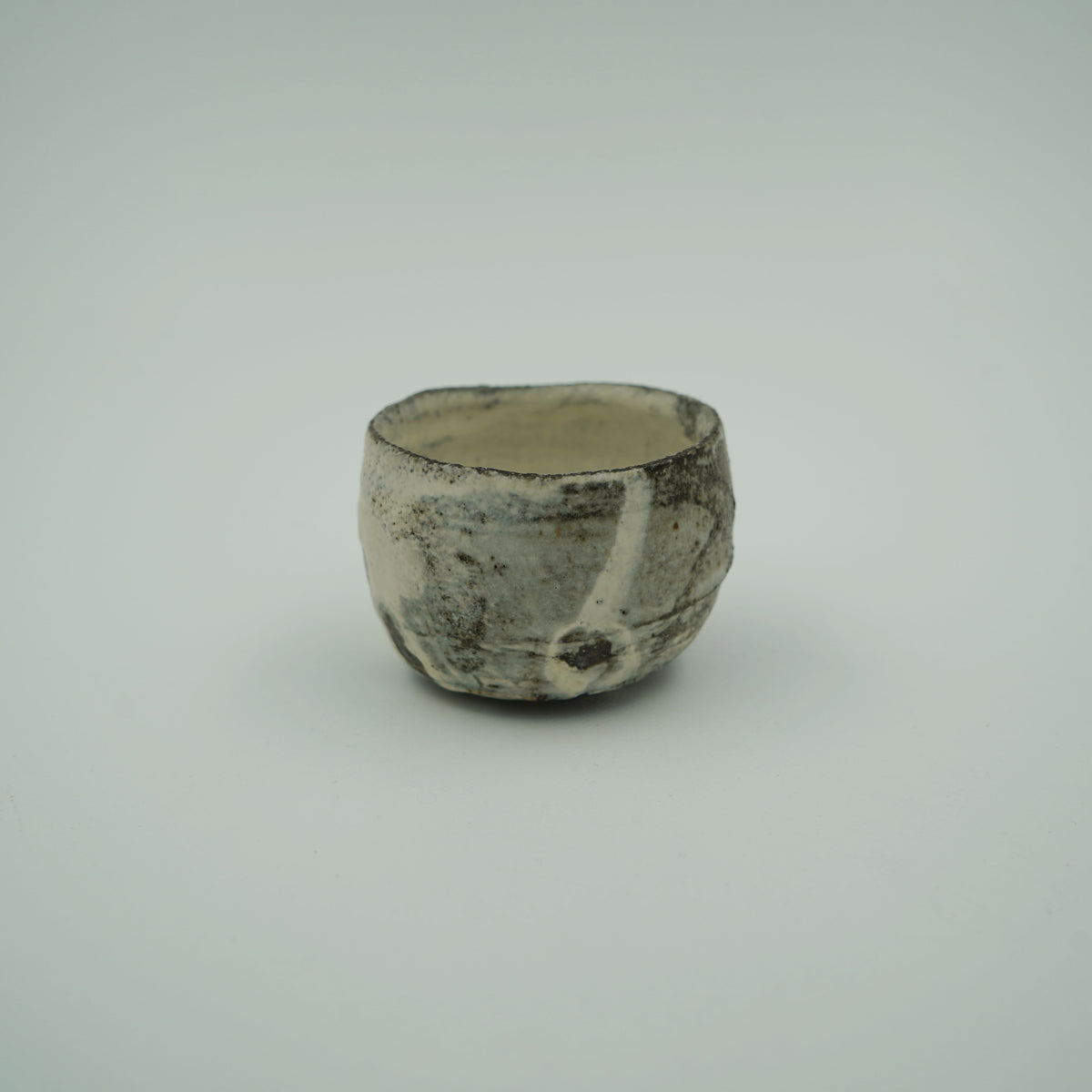 ぐい呑　粉引き