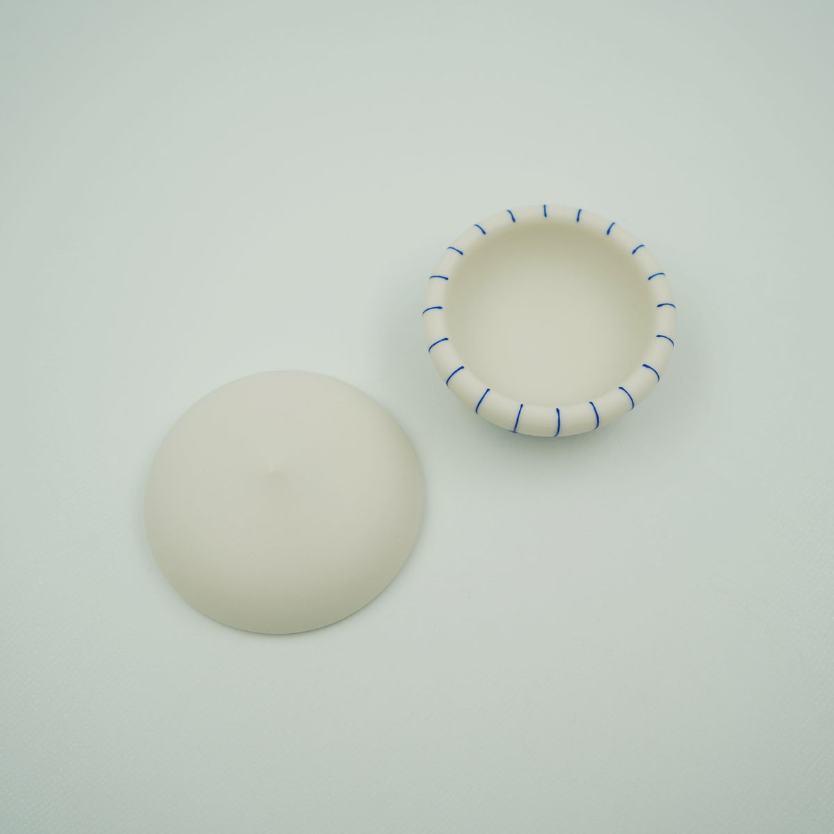 雨雲　蓋物　小