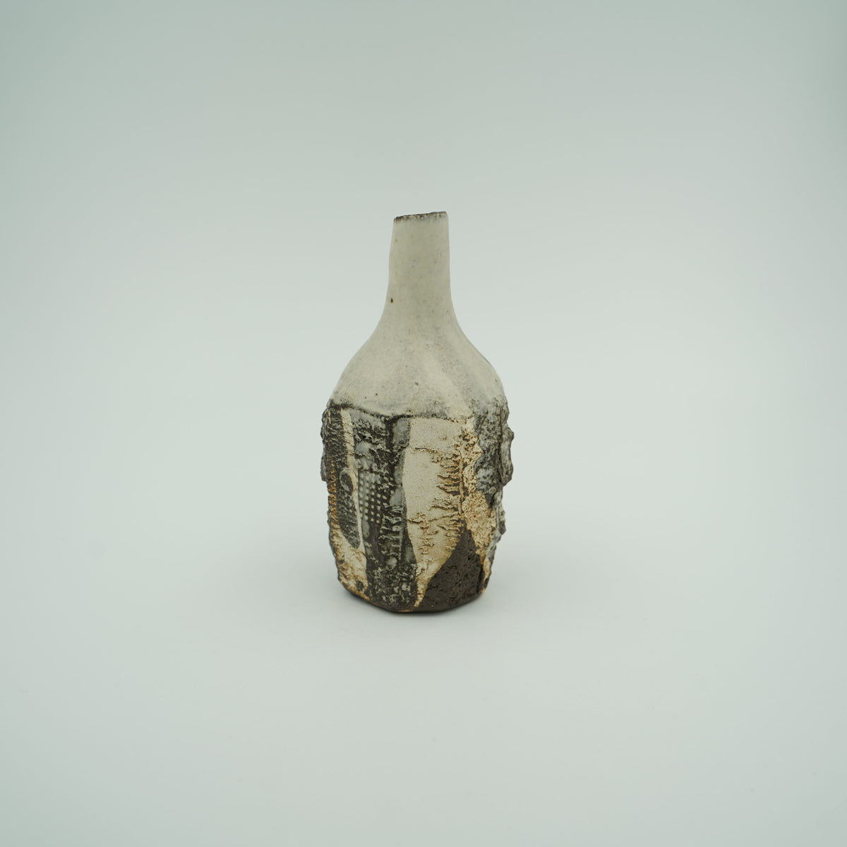 炭化粉引一輪挿し①