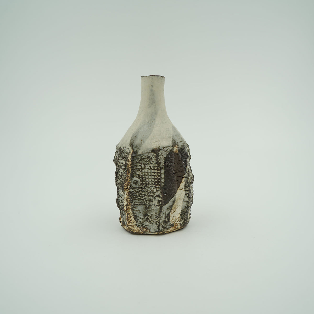 炭化粉引一輪挿し①