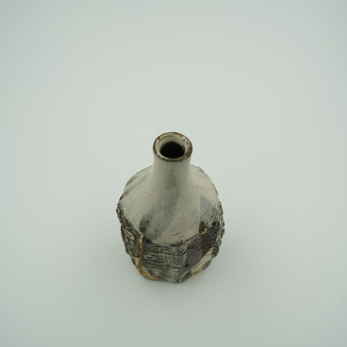 炭化粉引一輪挿し①