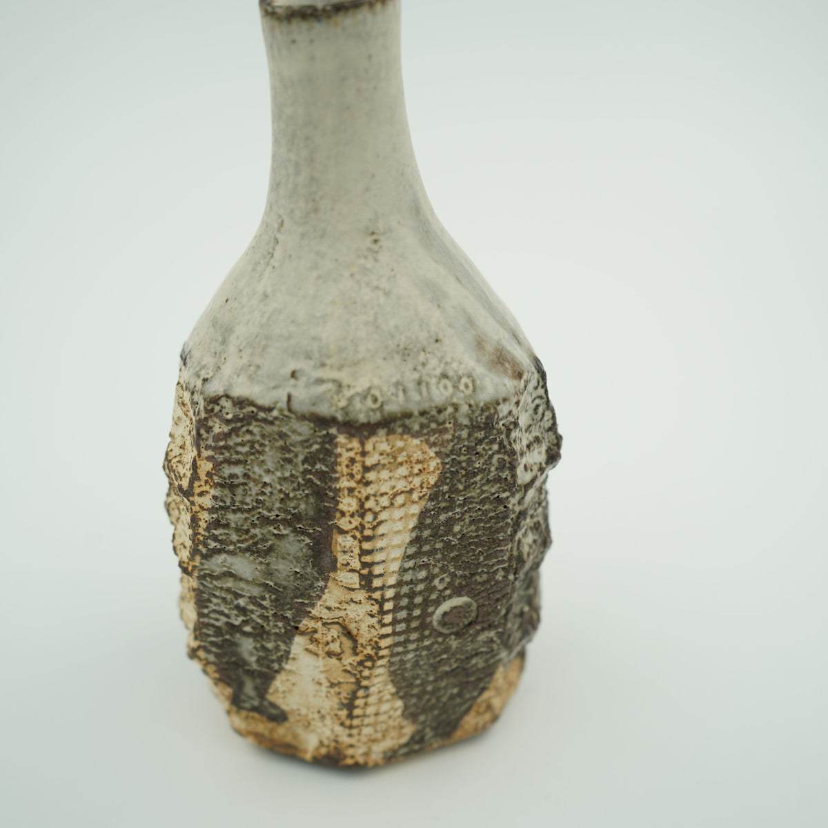 炭化粉引一輪挿し①