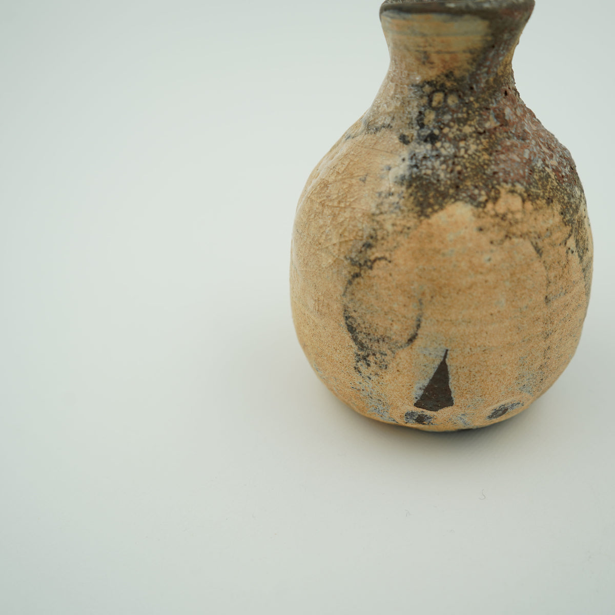 炭化粉引一輪挿し②