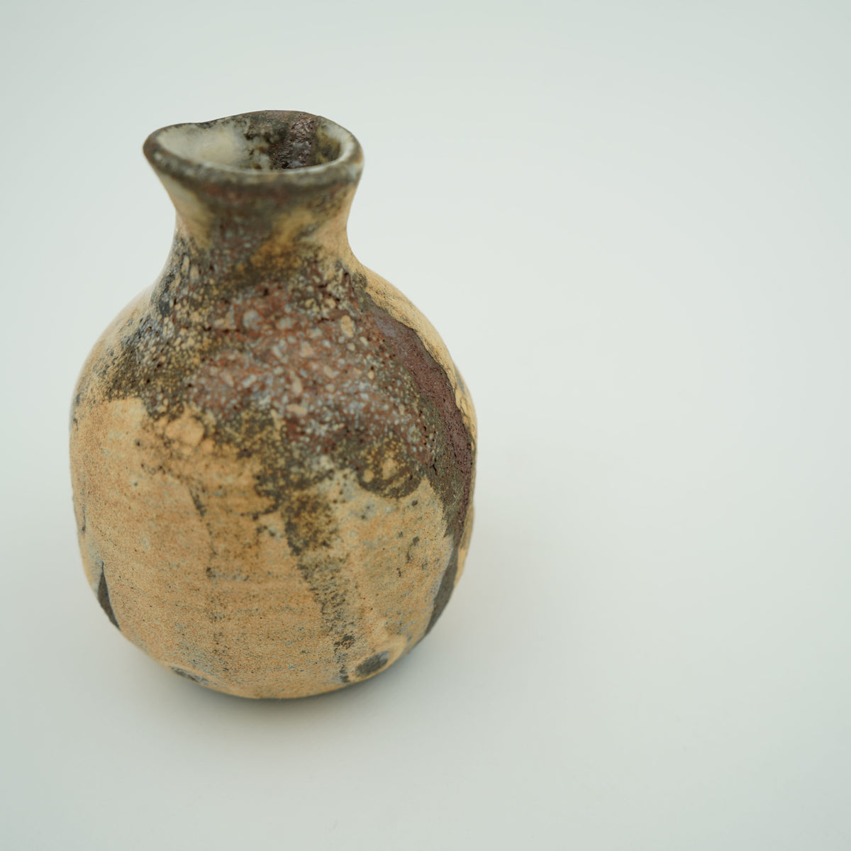 炭化粉引一輪挿し②