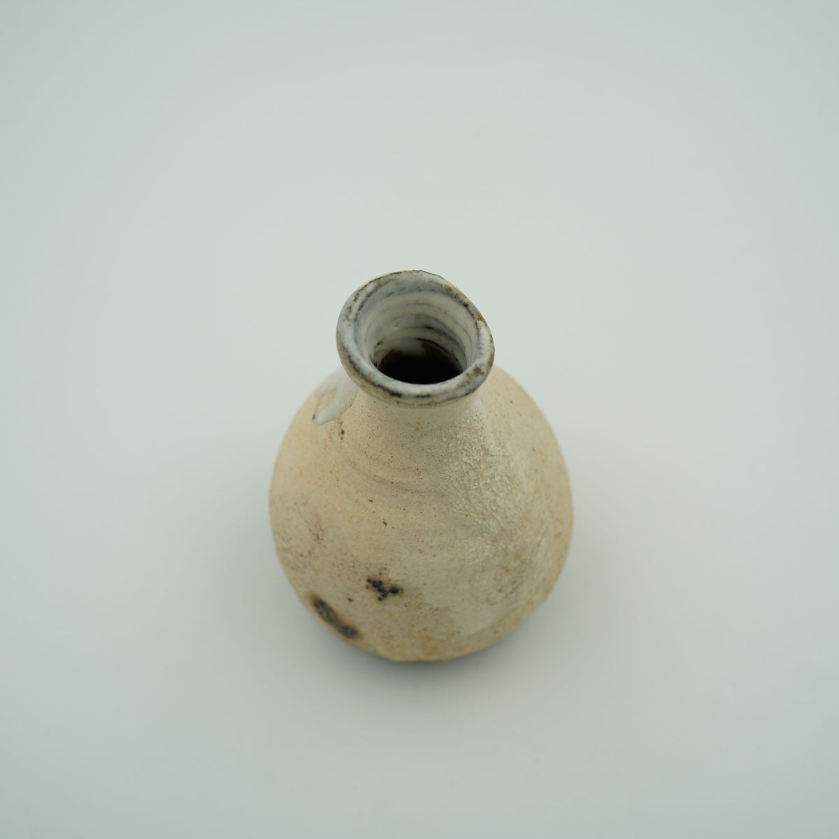 炭化粉引一輪挿し②