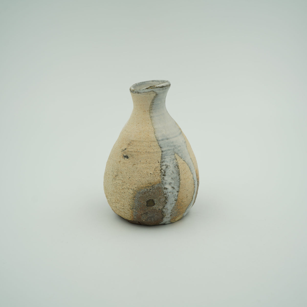 炭化粉引一輪挿し②