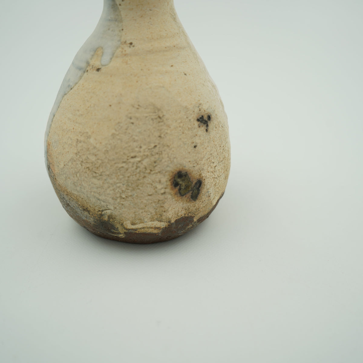 炭化粉引一輪挿し②