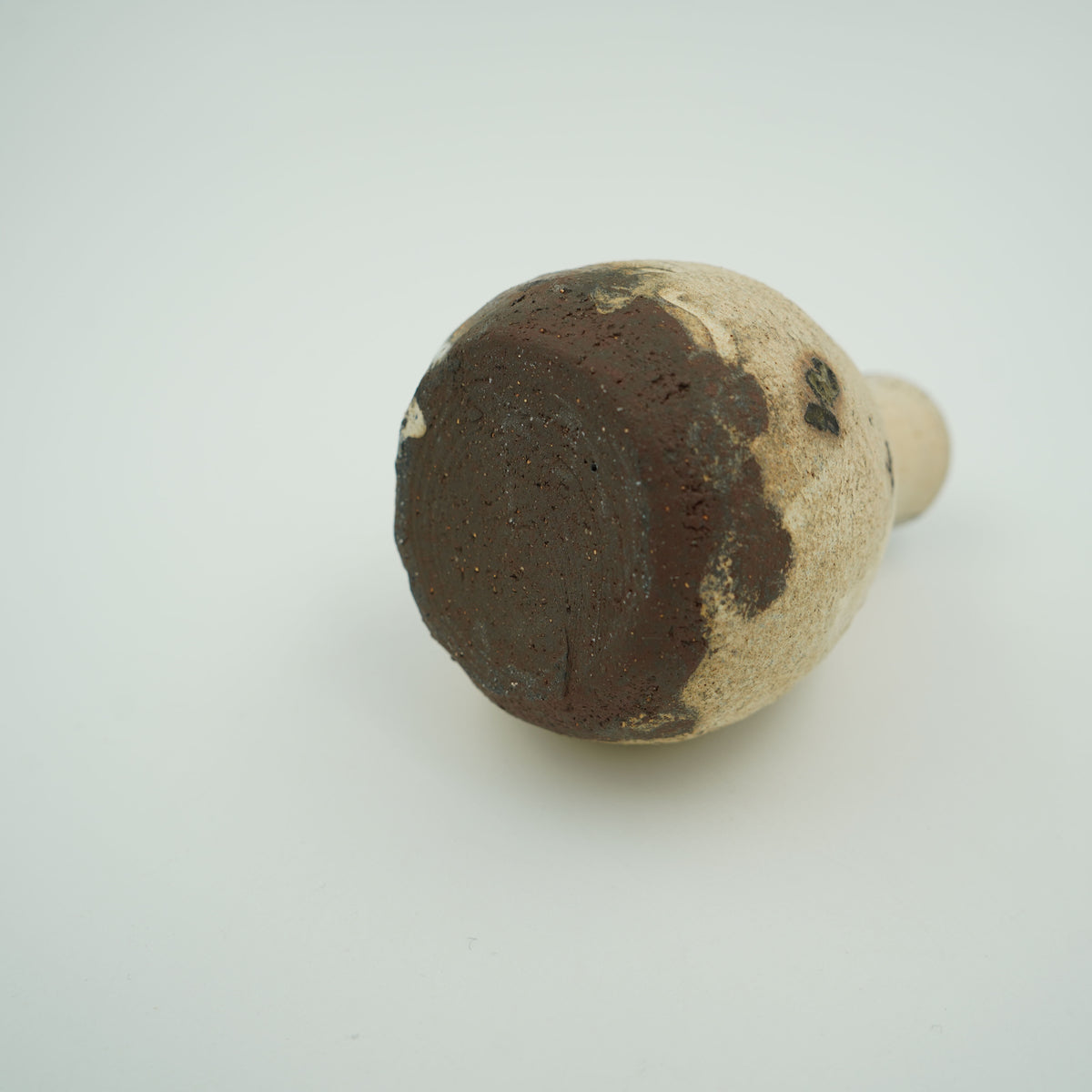 炭化粉引一輪挿し②