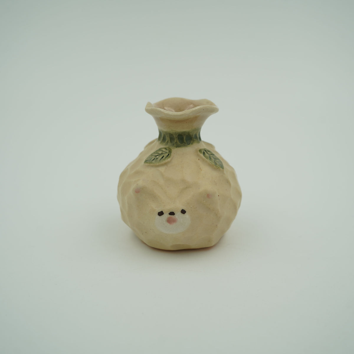 クマ花一輪挿し