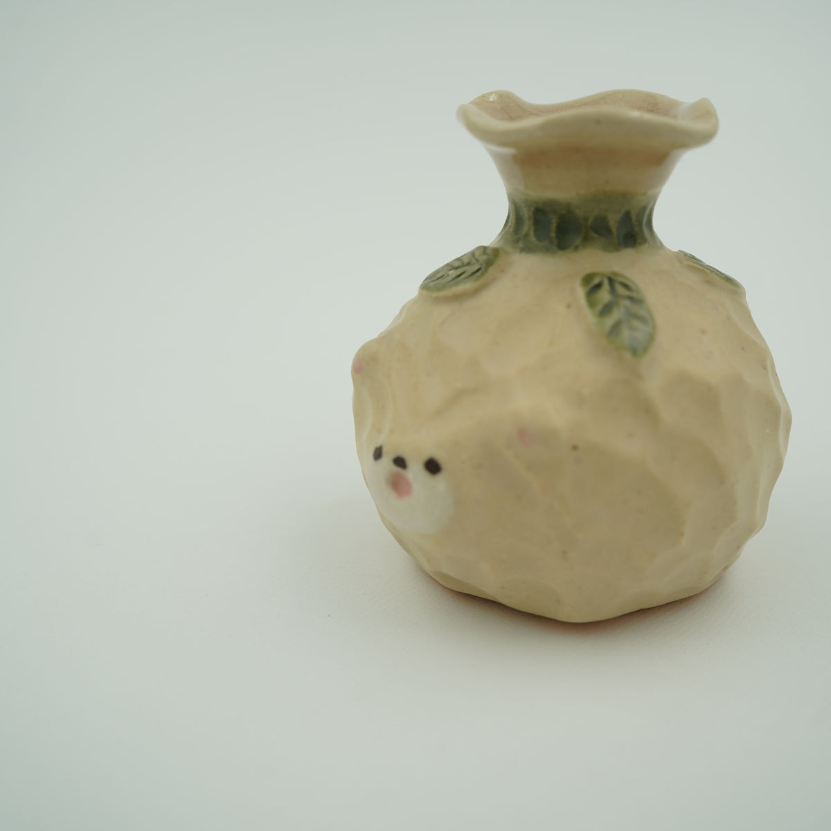 クマ花一輪挿し