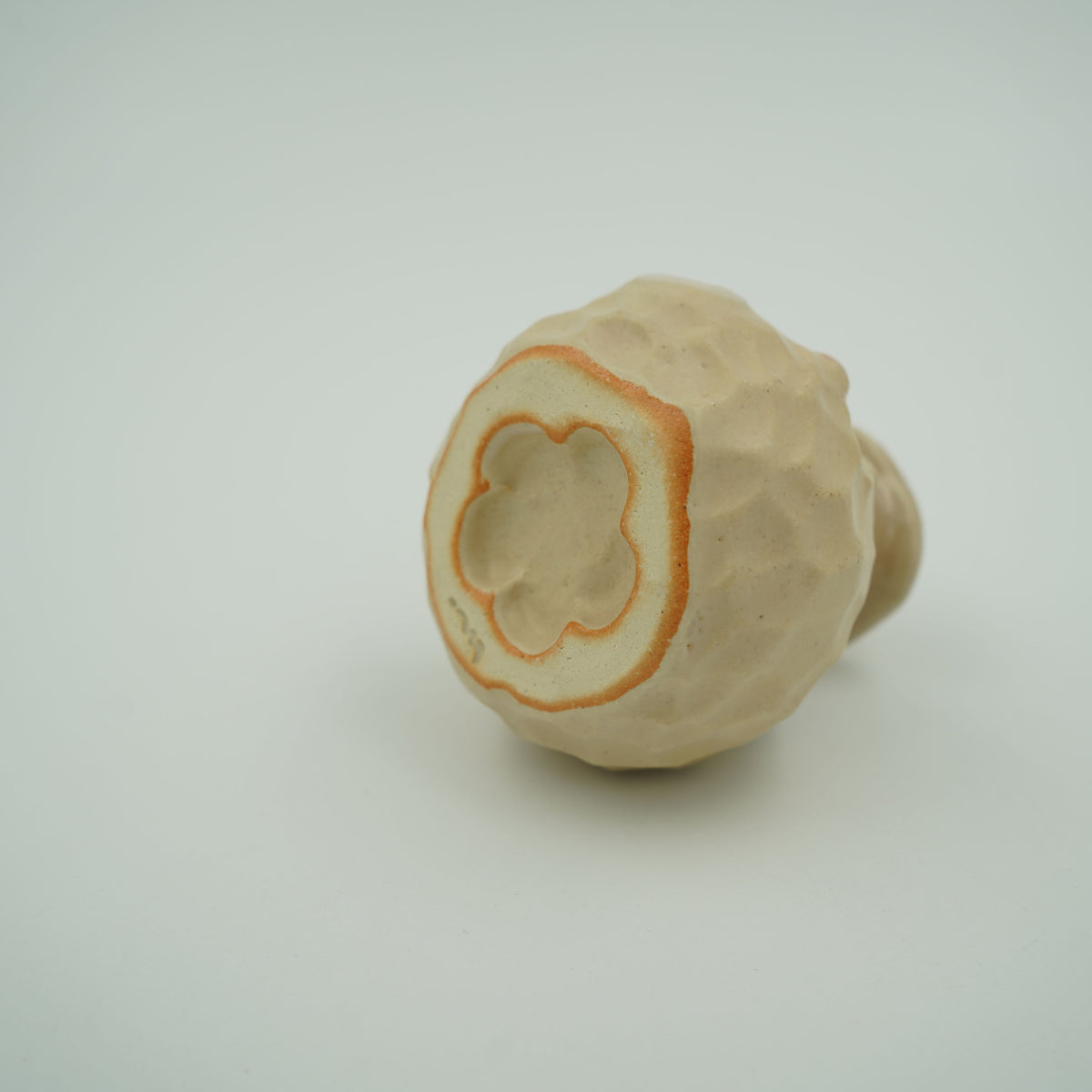 クマ花一輪挿し