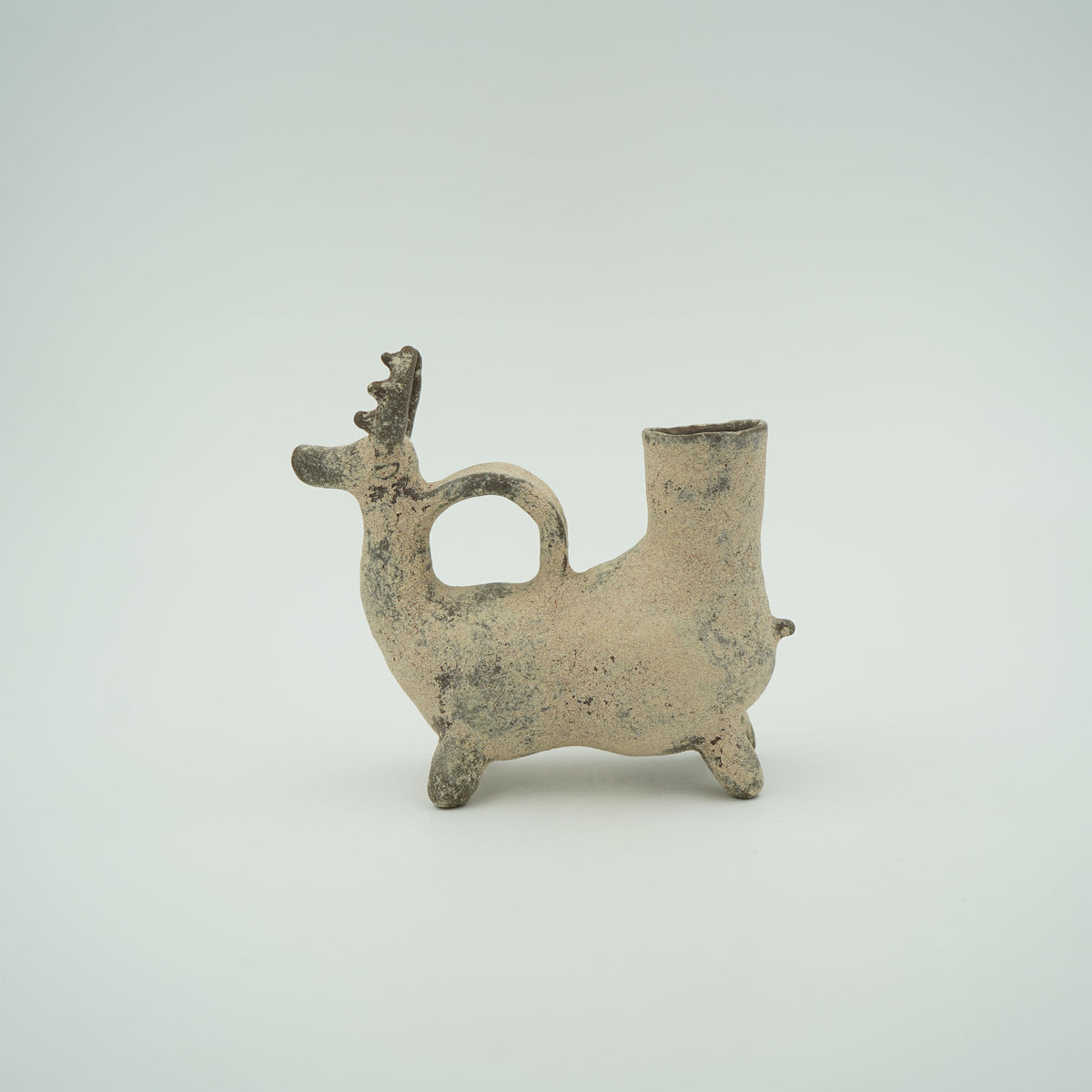 泥彩鹿形一輪挿し　白