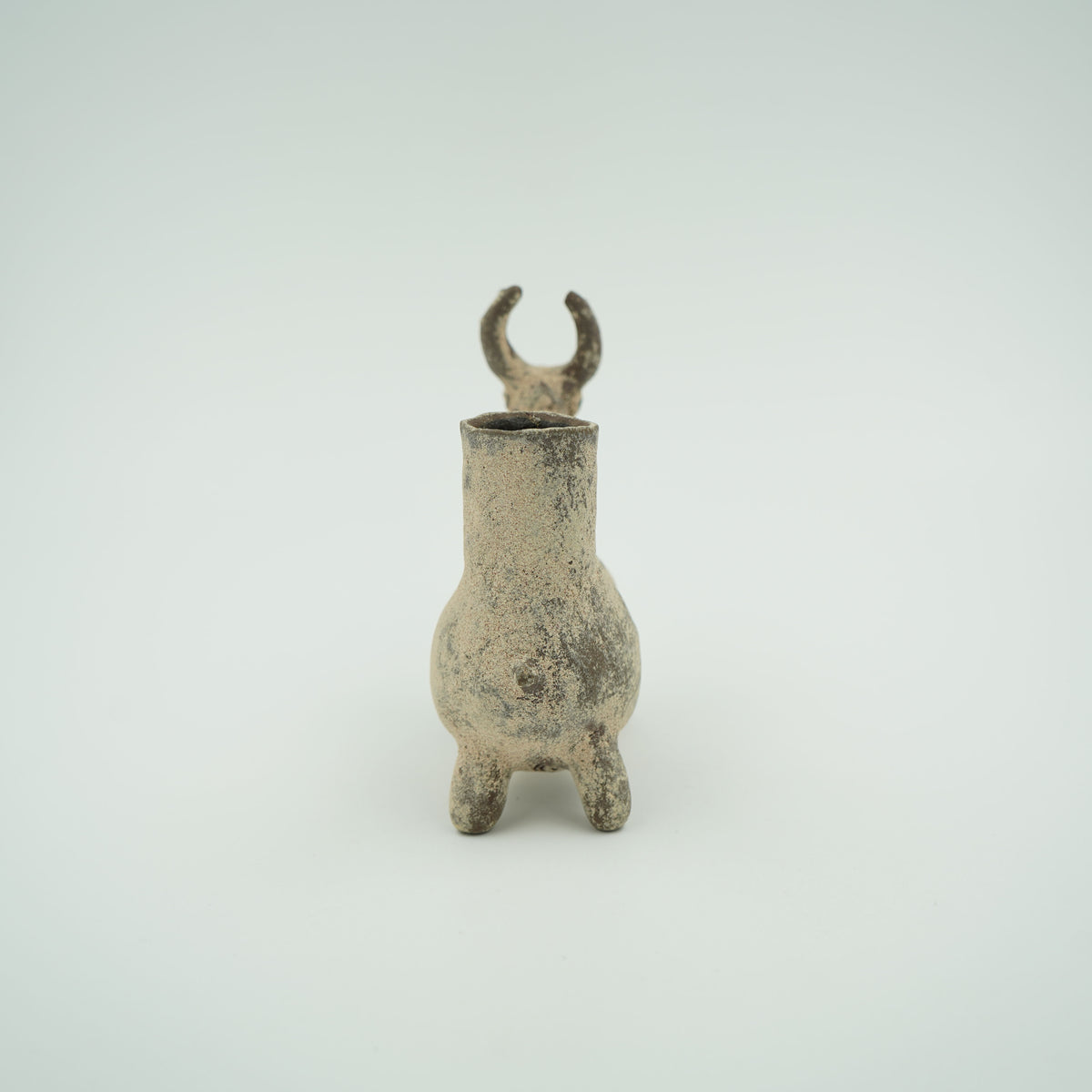 泥彩鹿形一輪挿し　白