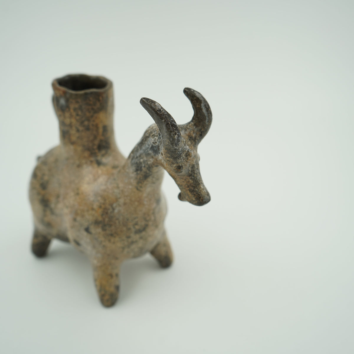 山羊形一輪挿し　白