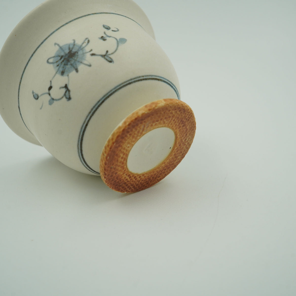 染付足付蓋碗