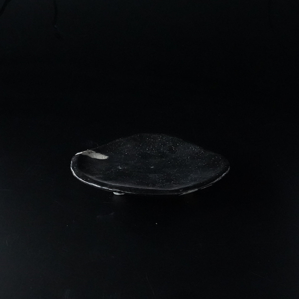 瀬戸黒 足付皿 (No.3)