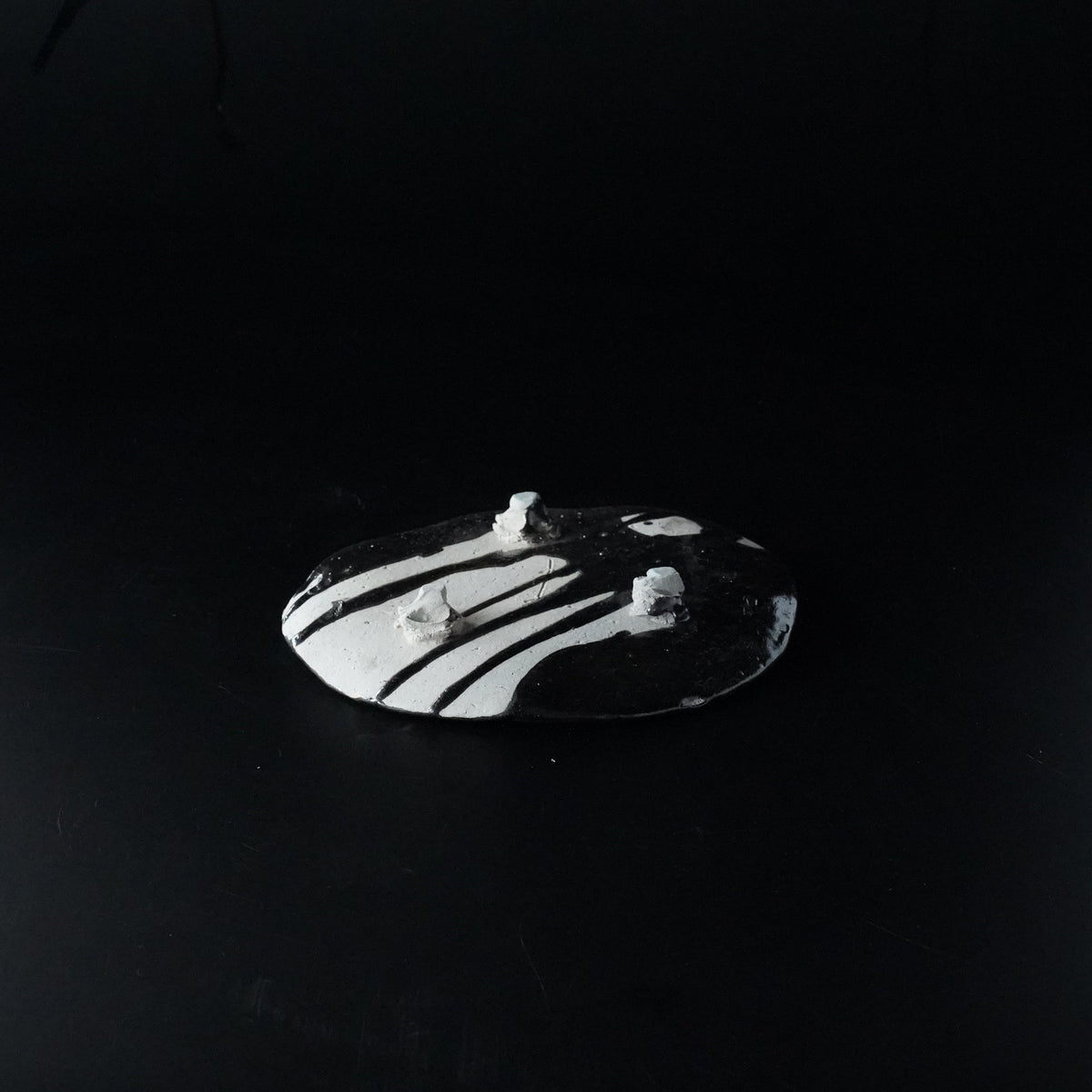 瀬戸黒 足付皿 (No.3)