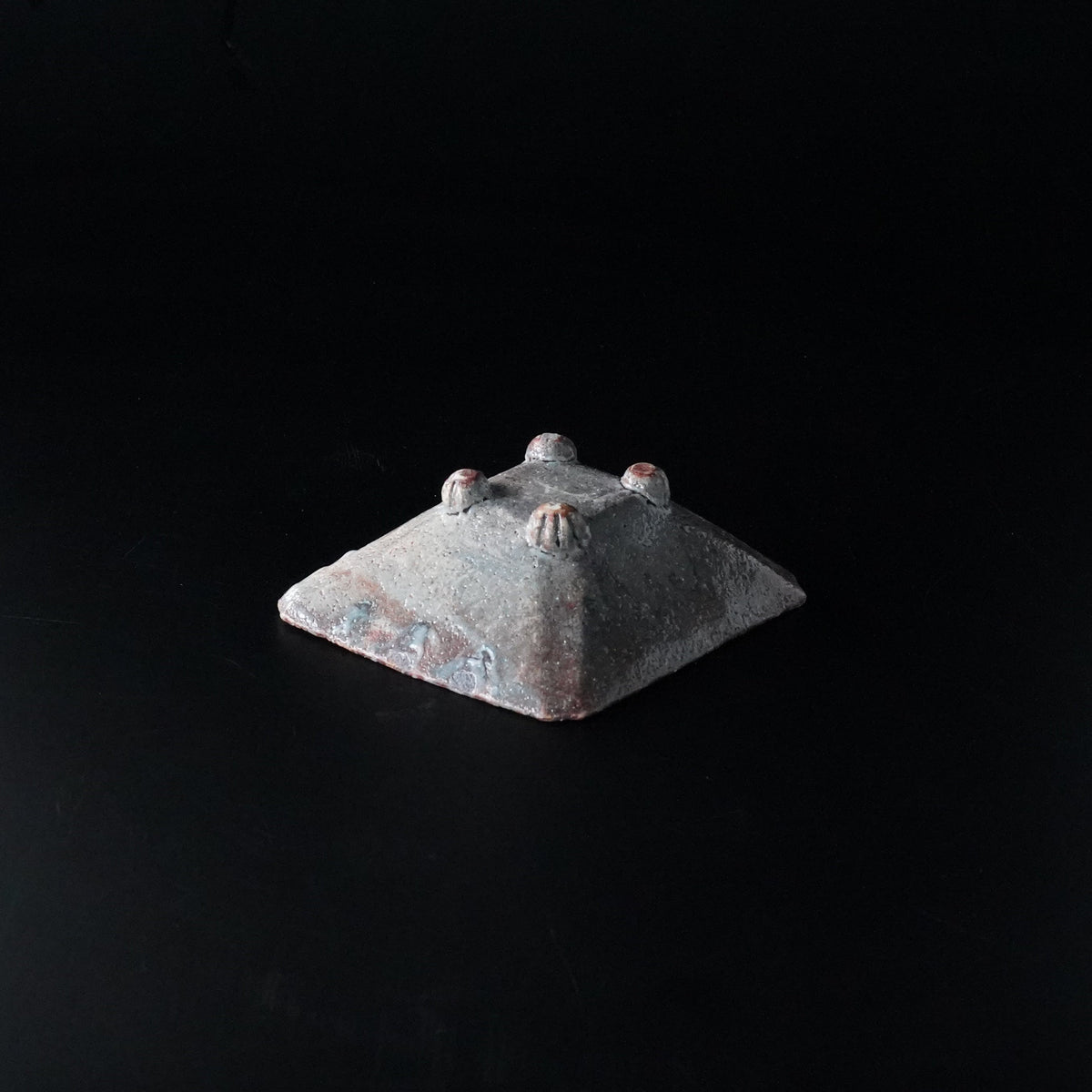 鼡志野 野草花紋四方鉢（No.2)