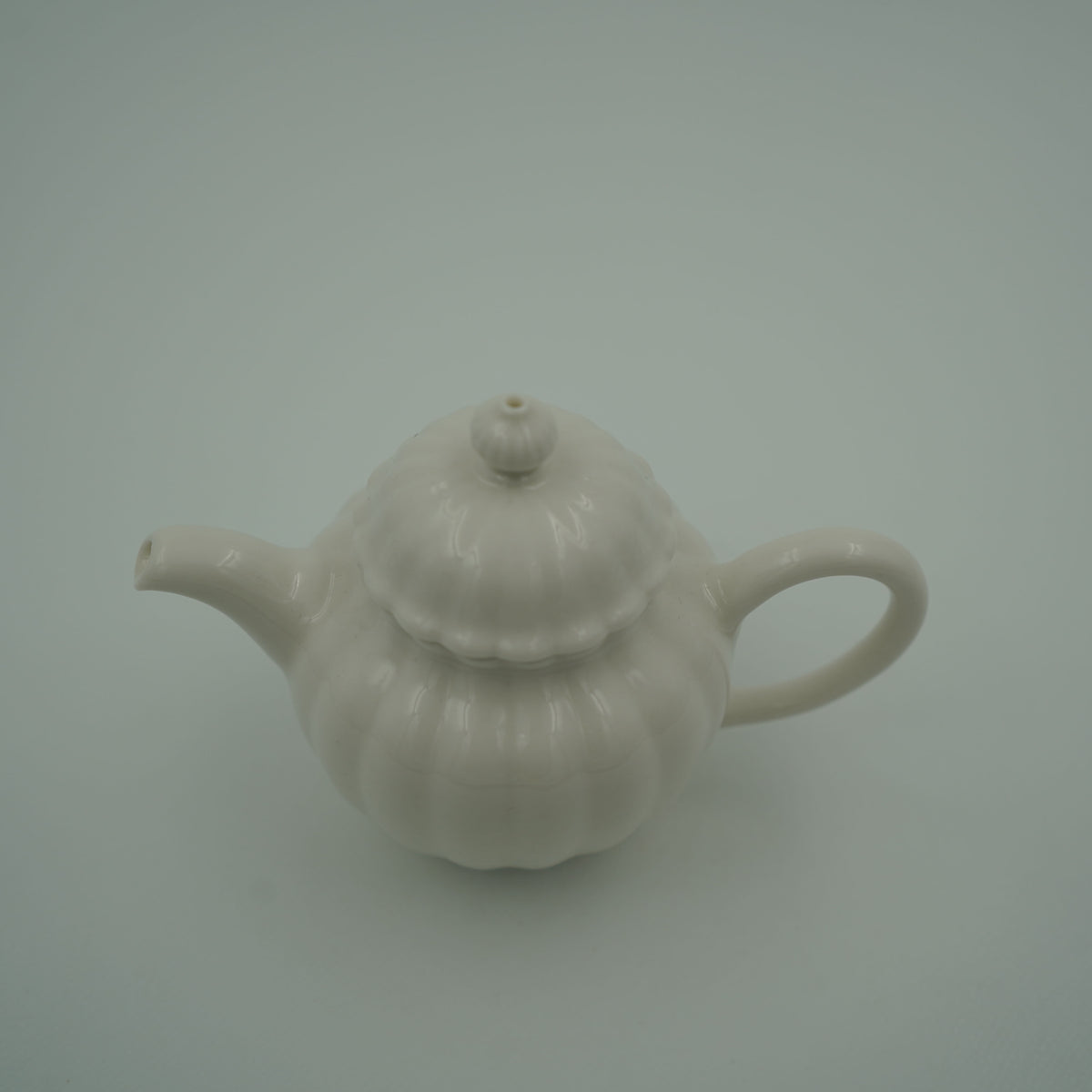 菊瓣壺
