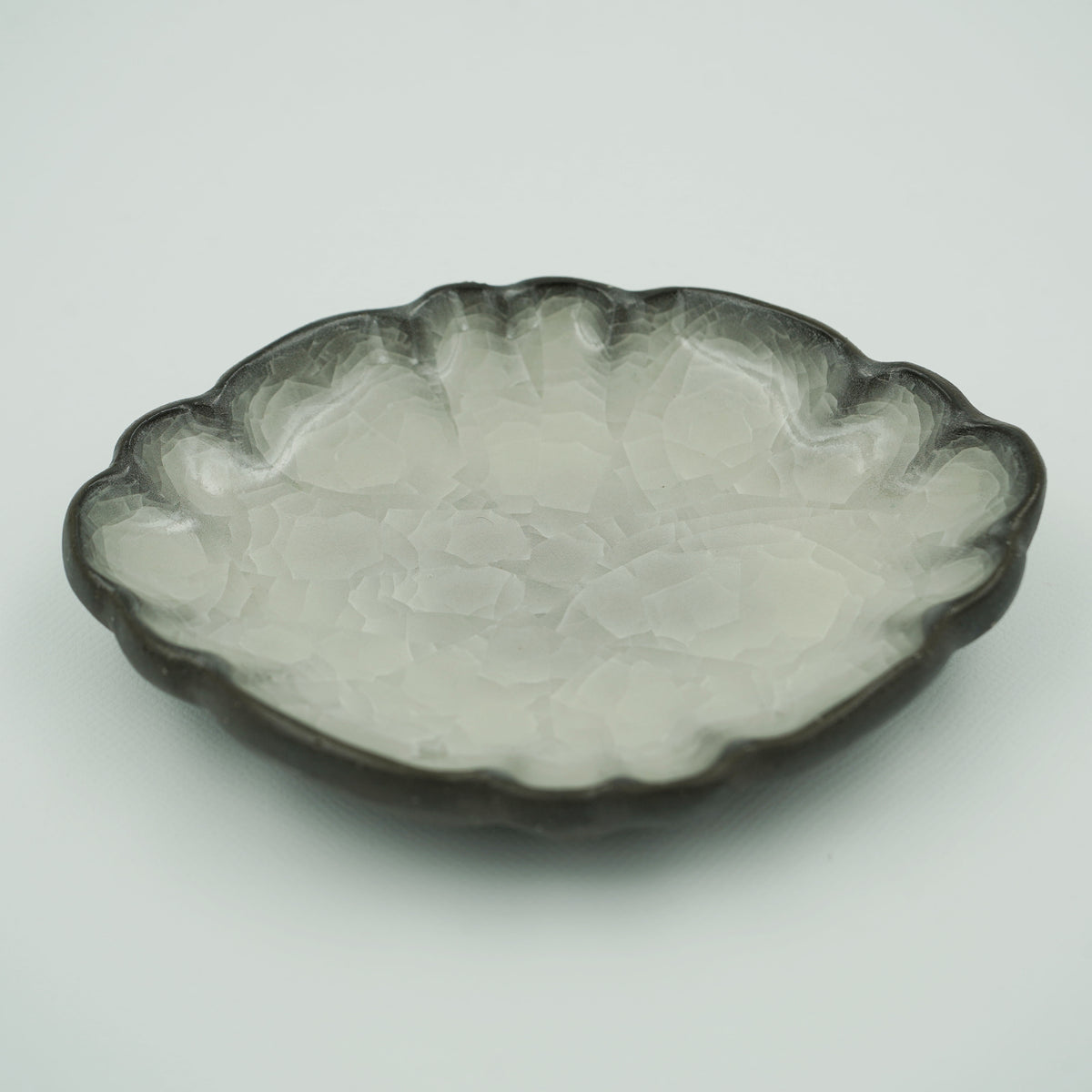 氷裂貫入　輪花豆皿　ダイヤ