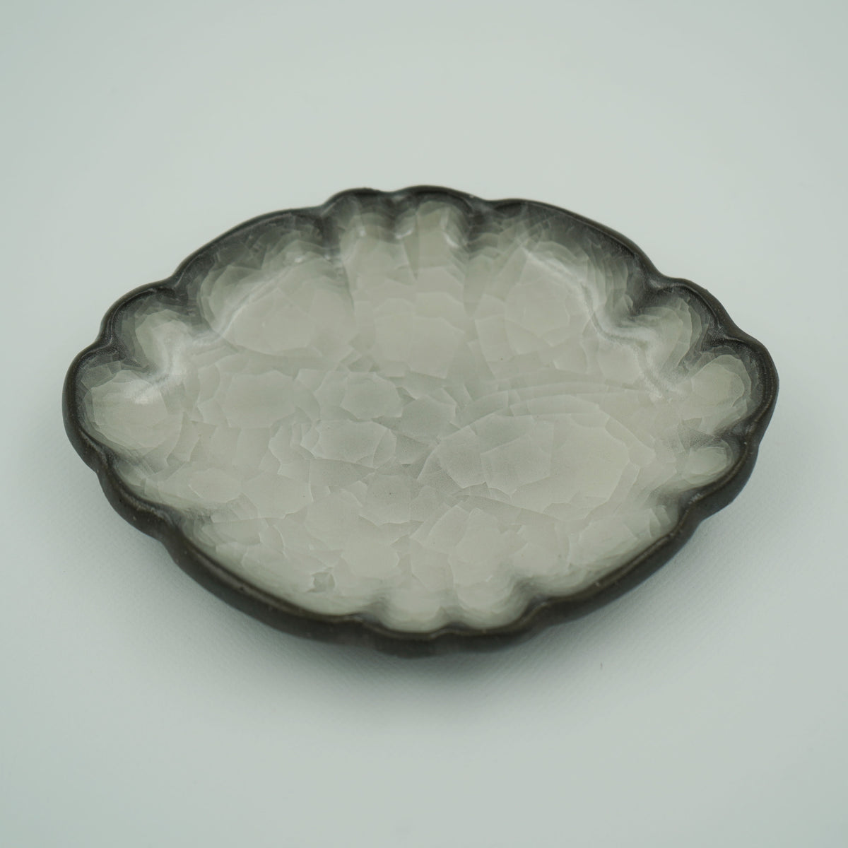 氷裂貫入　輪花豆皿　ダイヤ