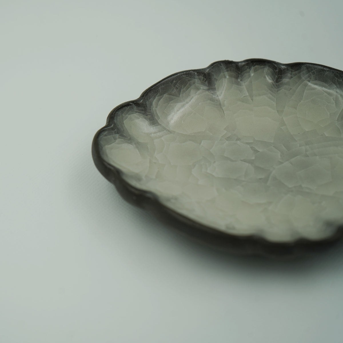 氷裂貫入　輪花豆皿　ダイヤ