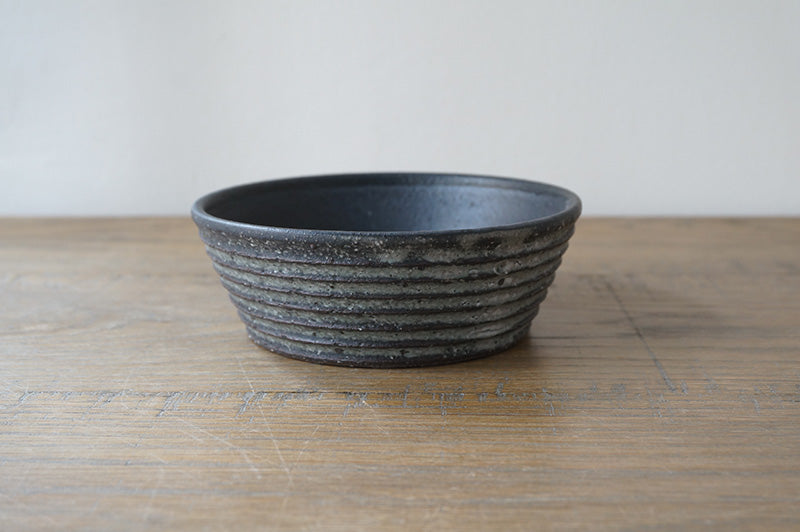 4寸平鉢 炭化焼成×黒 - at Kiln 4寸平鉢 炭化焼成×黒 - at Kiln